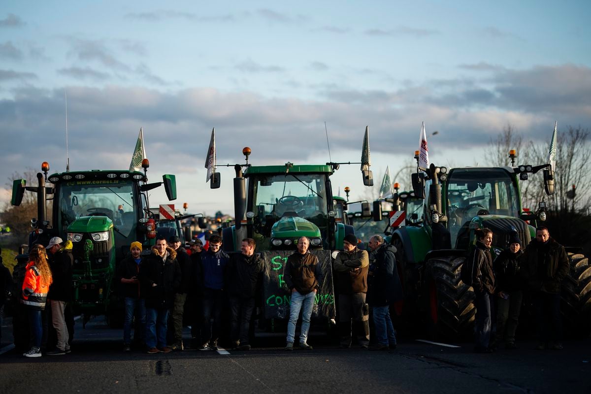 El Gobierno francés desactiva las protestas agrícolas con concesiones medioambientales | Internacional