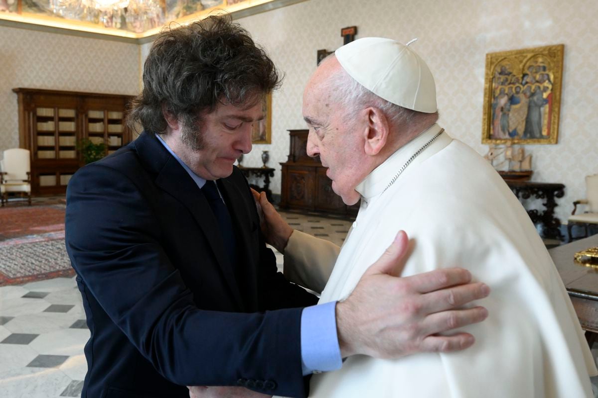 El Papa hace un gesto a Milei al recibirlo durante una hora en el Vaticano | Internacional