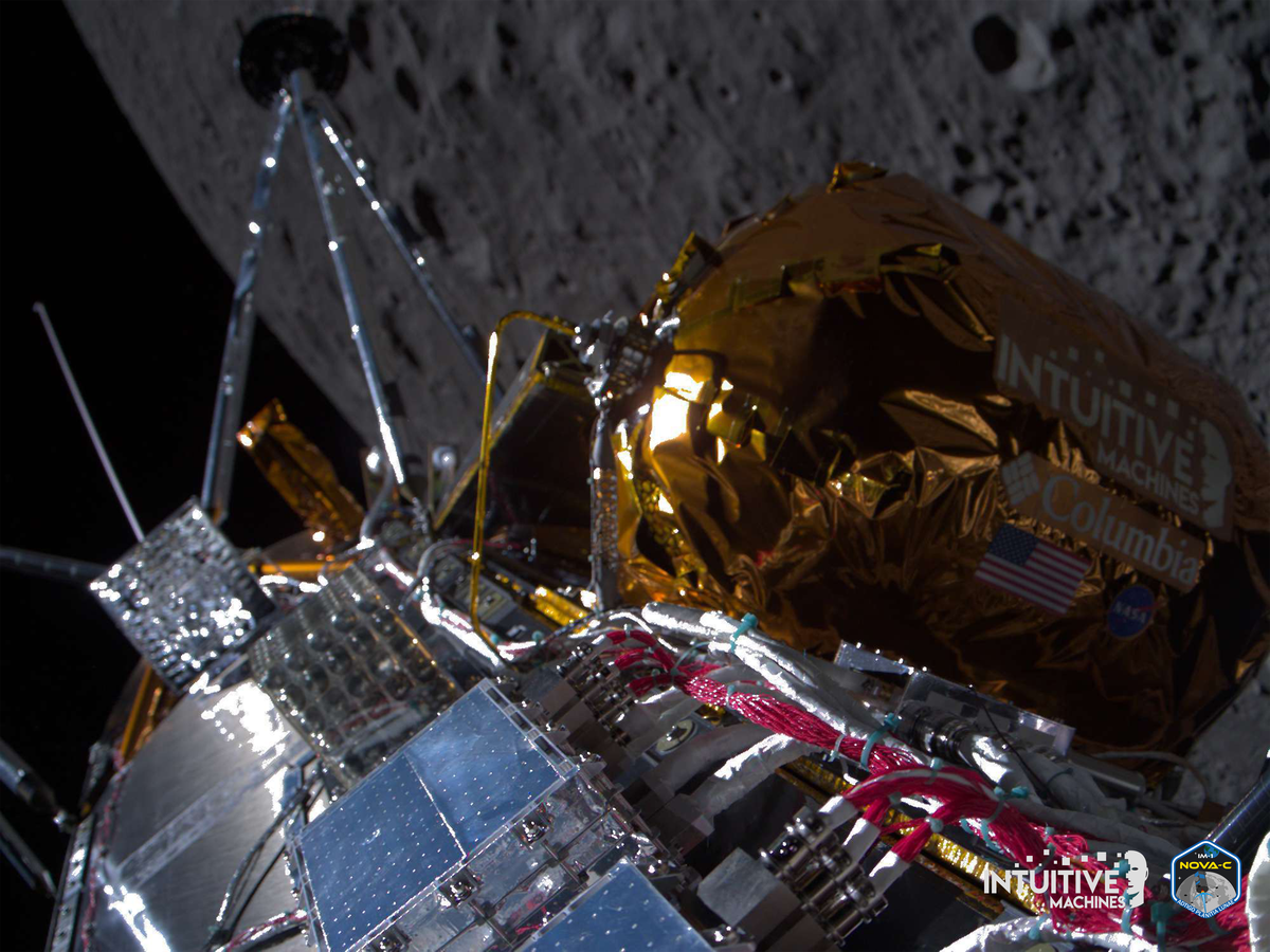 Estados Unidos vuelve a la Luna medio siglo después del programa Apolo, en directo | Ciencia