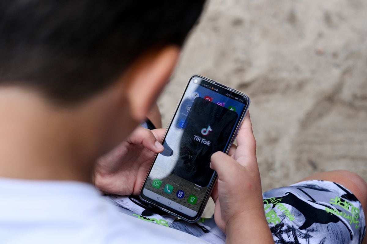 La Comisión Europea investigará a TikTok por falta de transparencia y por no proteger a los menores de su diseño adictivo | Sociedad