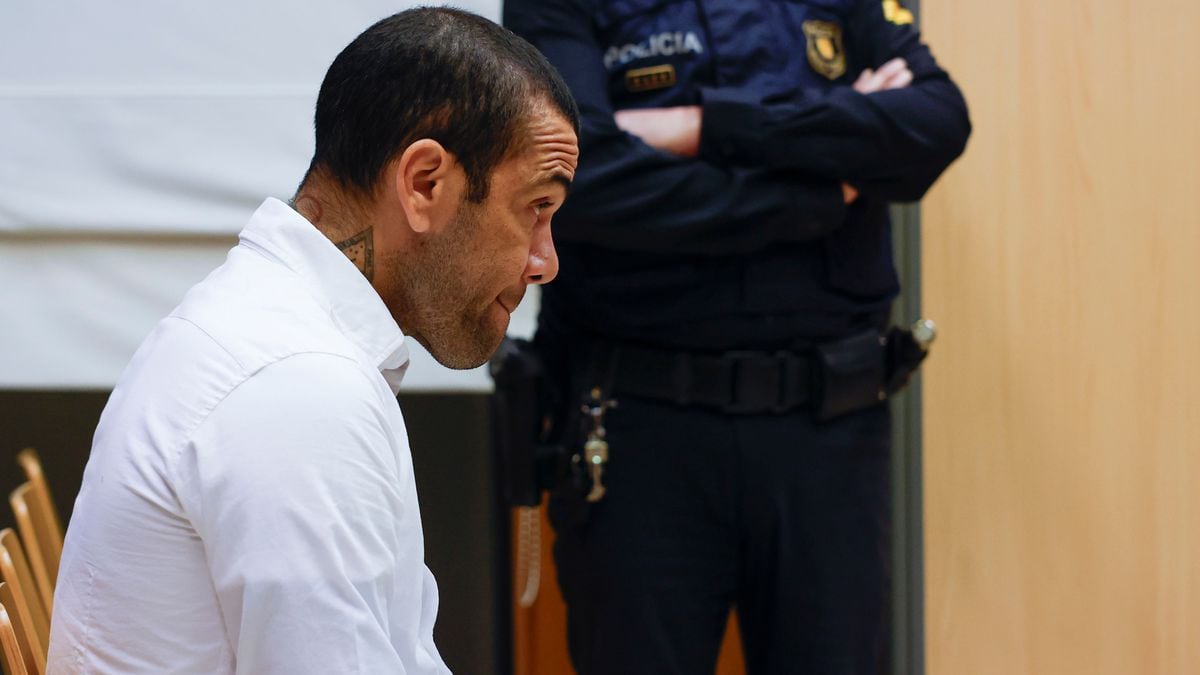 Sentencia: Dani Alves, condenado a cuatro años y medio de cárcel por la violación a una joven en una discoteca | Sociedad