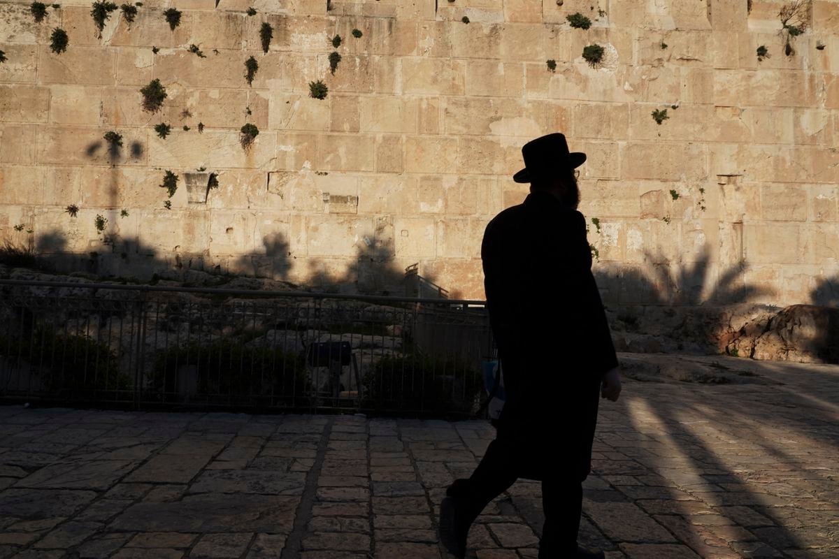 Toques de queda y escuelas cerradas: la guerra asfixia a los palestinos de Hebrón | Internacional