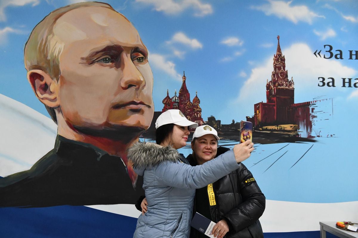 Elecciones en Rusia: El voto para Putin en los territorios ocupados se pide puerta a puerta y dando el alto en la calle | Internacional