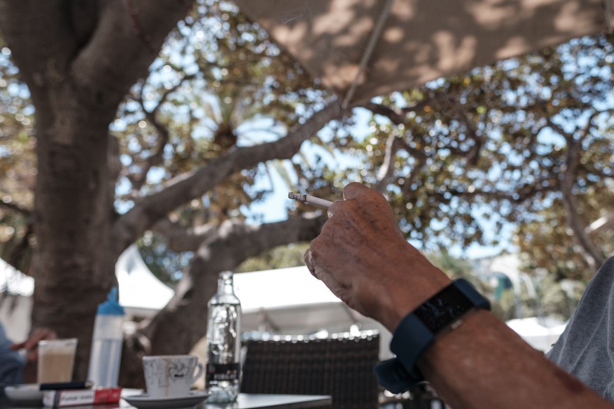 Las comunidades piden tiempo para analizar los planes de Sanidad contra el tabaco y para ampliar los espacios libres de humo | Sociedad