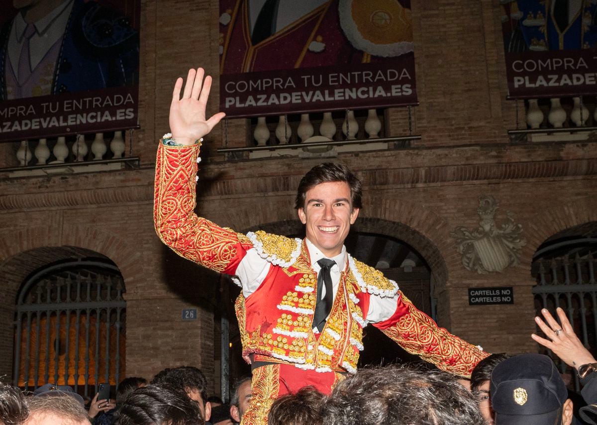 Peñaranda, a hombros, y Navalón, dos novilleros a tener en cuenta | Cultura