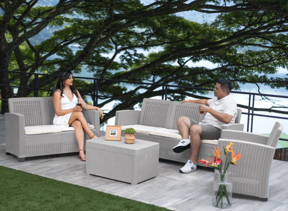 Muebles de plástico en Panamá: 5 ventajas que debes conocer